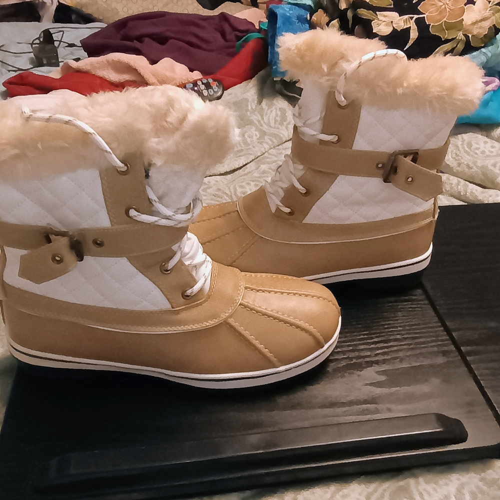 White and Tan Quilted Winter Boots - Picture 3 of 5